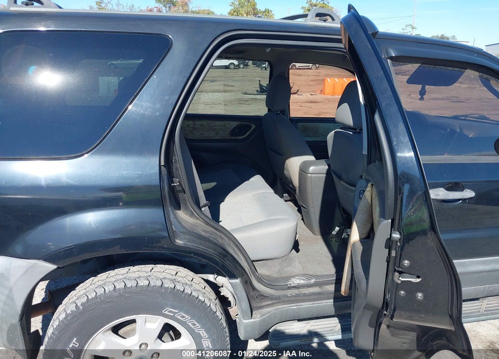 2005 FORD ESCAPE XLT VIN: 1FMYU03135KB50817