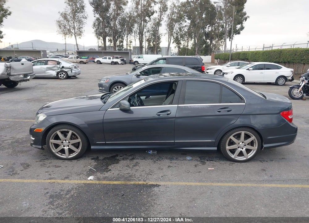 2013 MERCEDES-BENZ C 250 LUXURY/SPORT VIN: WDDGF4HB4DA840699