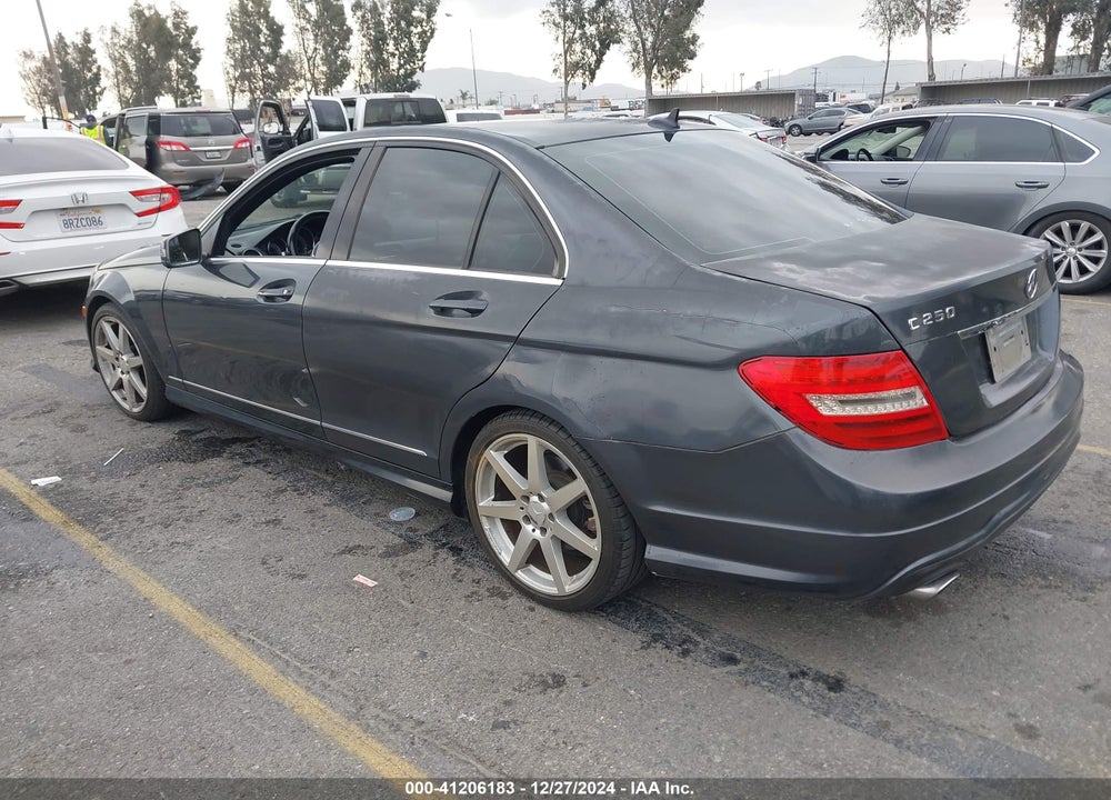 2013 MERCEDES-BENZ C 250 LUXURY/SPORT VIN: WDDGF4HB4DA840699