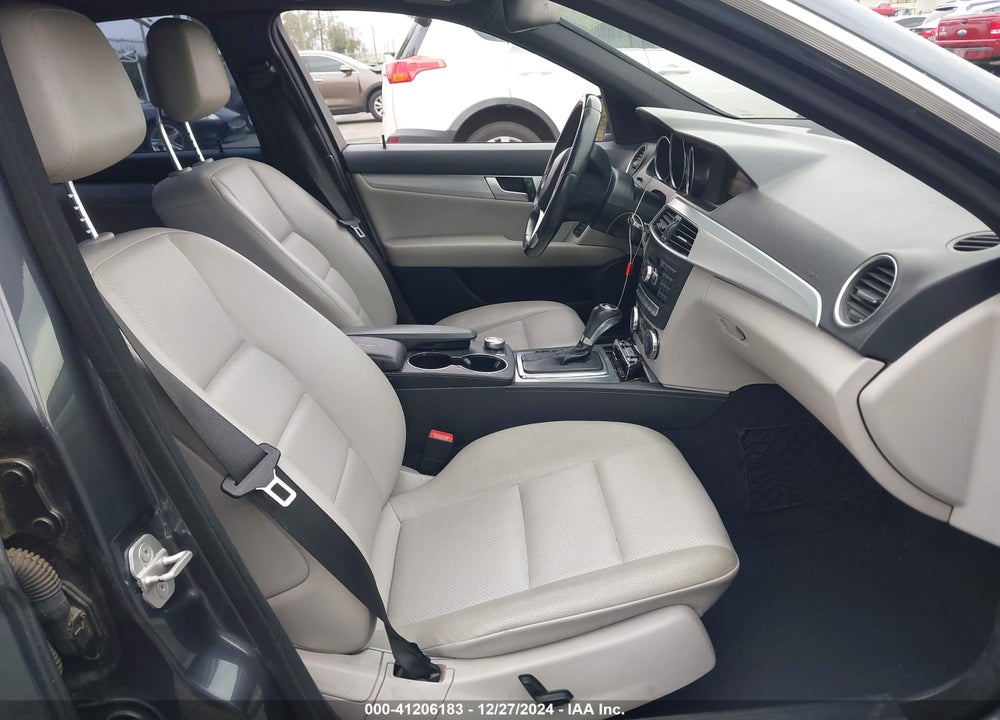2013 MERCEDES-BENZ C 250 LUXURY/SPORT VIN: WDDGF4HB4DA840699