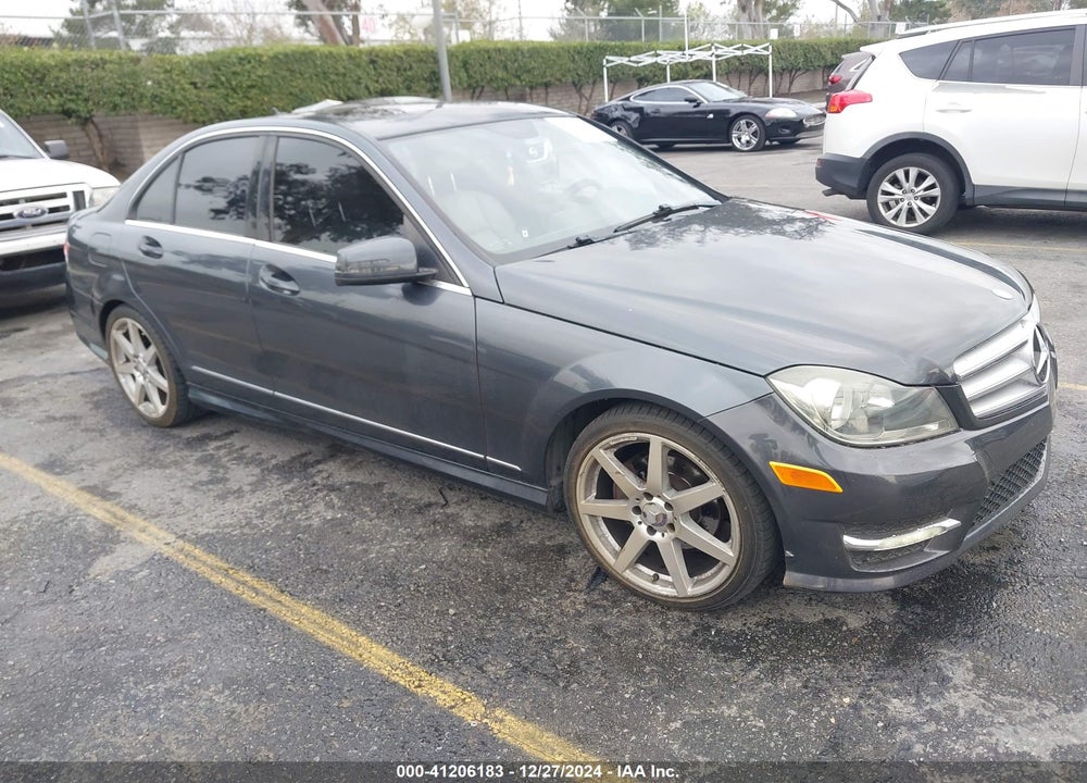 2013 MERCEDES-BENZ C 250 LUXURY/SPORT VIN: WDDGF4HB4DA840699