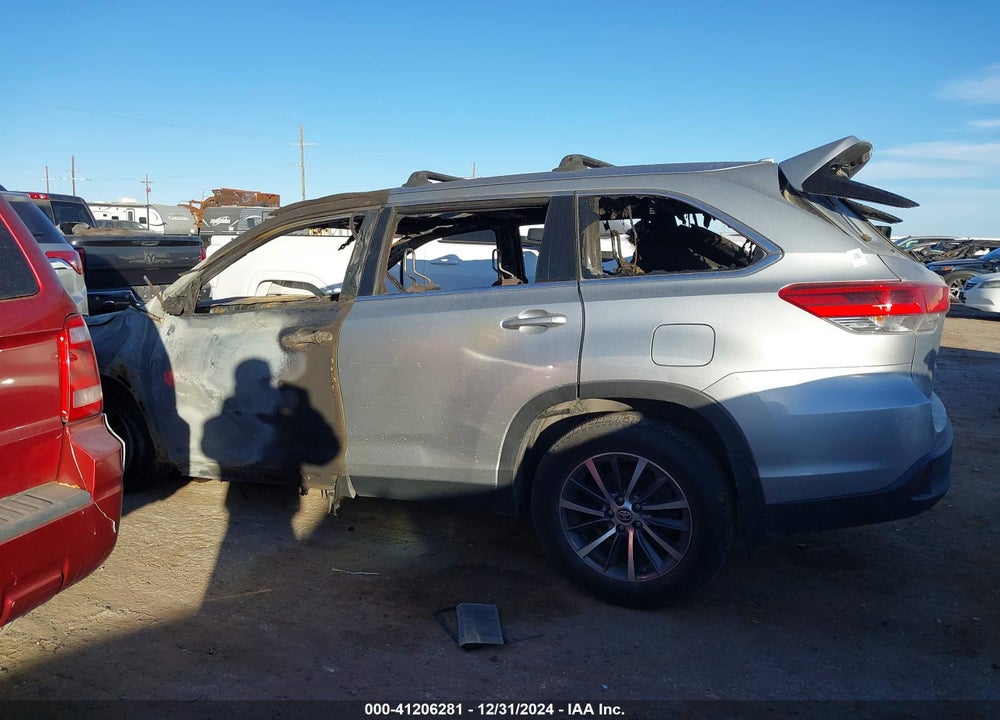 2019 TOYOTA HIGHLANDER XLE VIN: 5TDKZRFH7KS368482