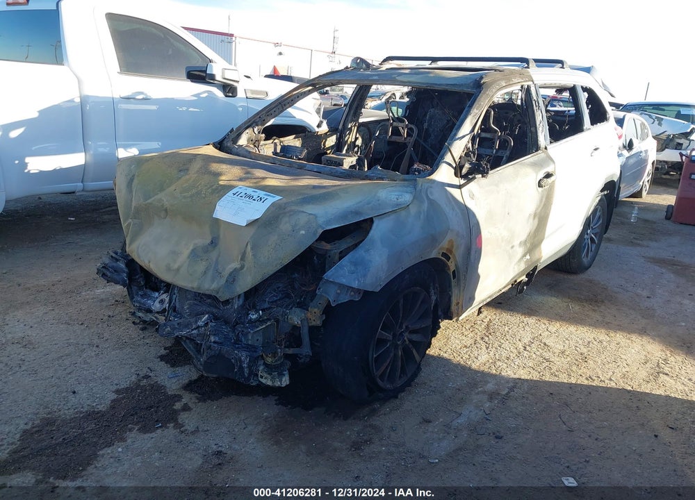 2019 TOYOTA HIGHLANDER XLE VIN: 5TDKZRFH7KS368482