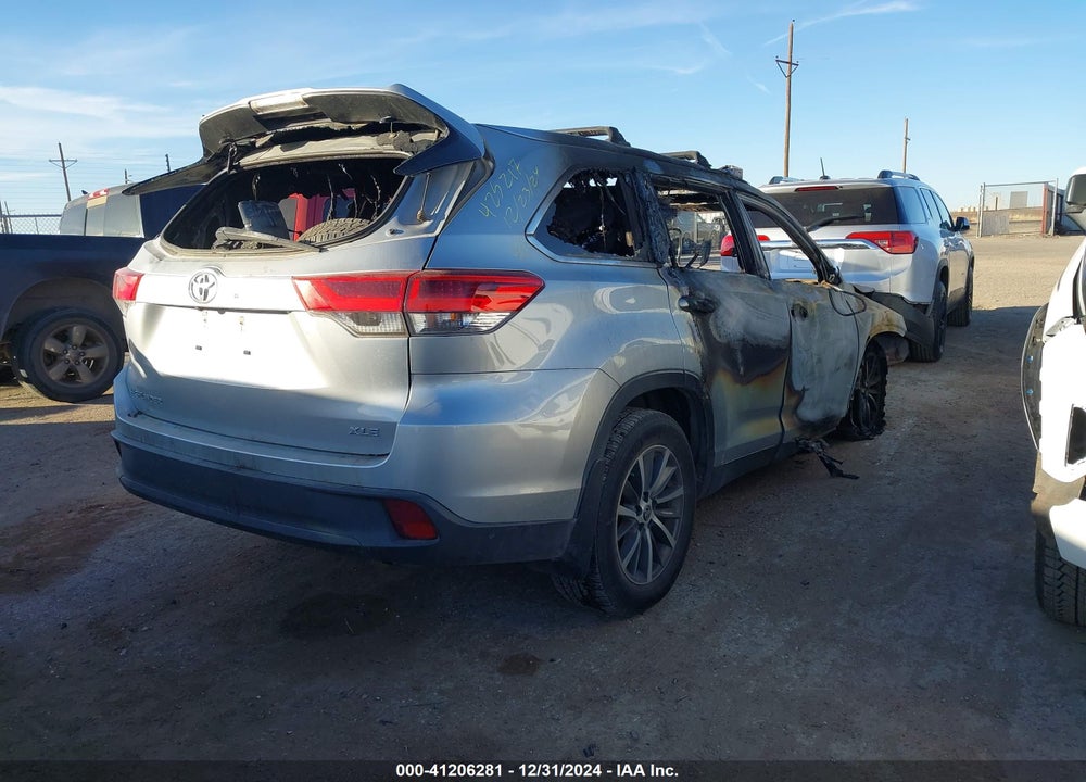 2019 TOYOTA HIGHLANDER XLE VIN: 5TDKZRFH7KS368482