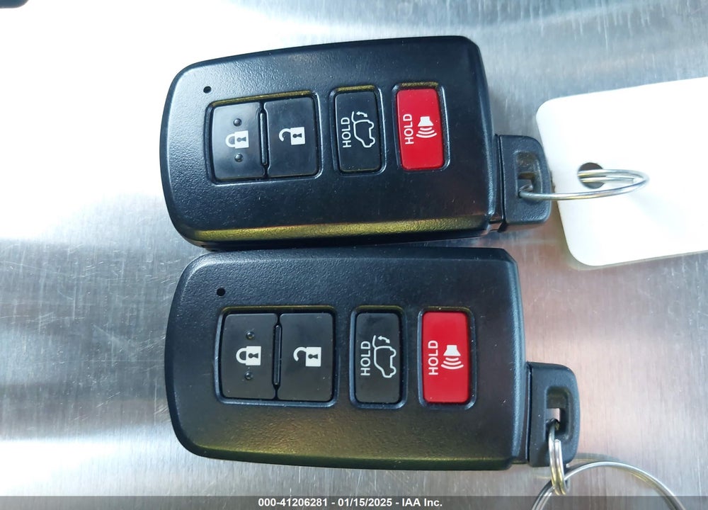 2019 TOYOTA HIGHLANDER XLE VIN: 5TDKZRFH7KS368482
