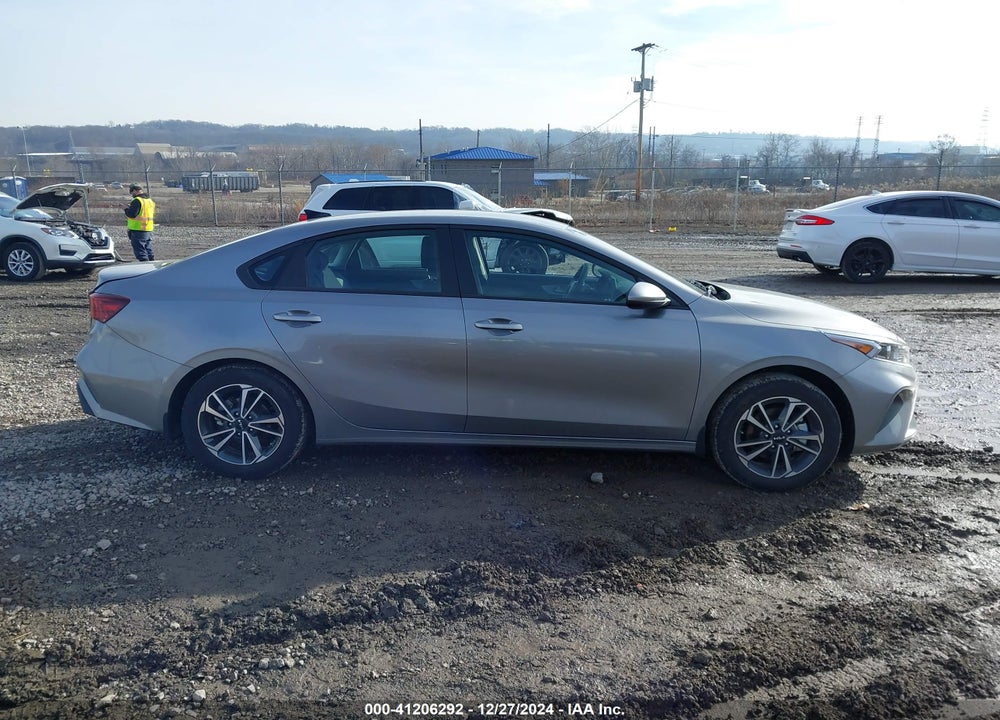 2024 KIA FORTE LXS VIN: 3KPF24AD4RE758294