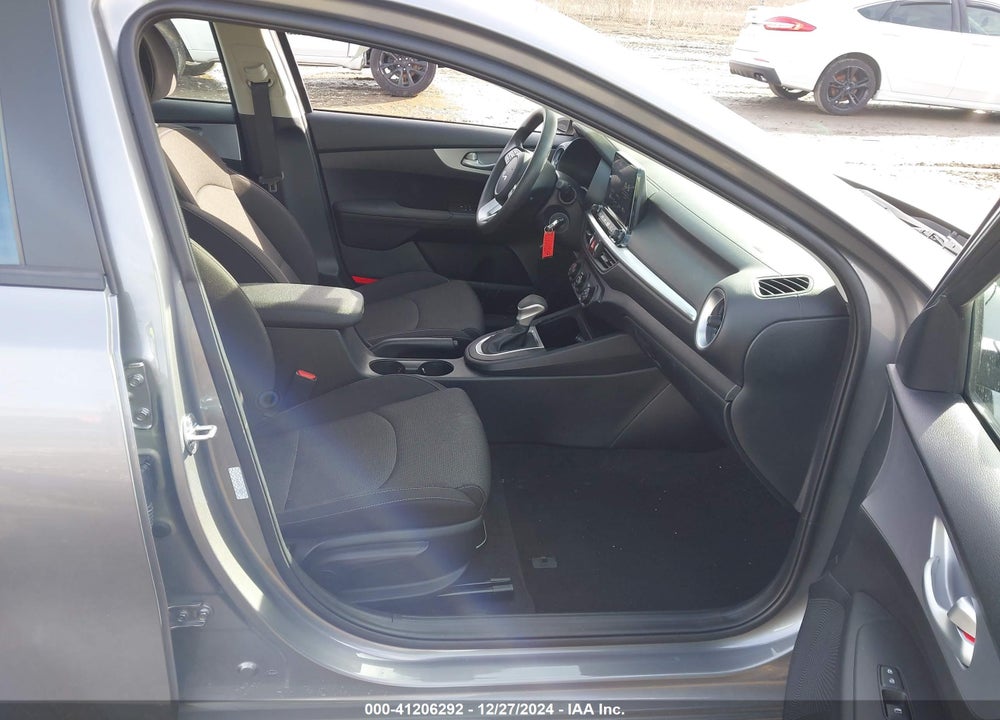 2024 KIA FORTE LXS VIN: 3KPF24AD4RE758294