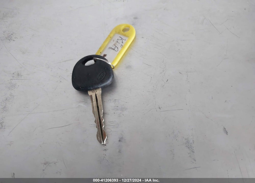 2008 KIA OPTIMA VIN: KNAGE123885269713
