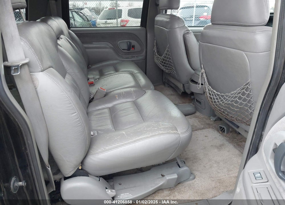 1999 CHEVROLET SUBURBAN 2500 VIN: 1GNGC26J6XJ326222