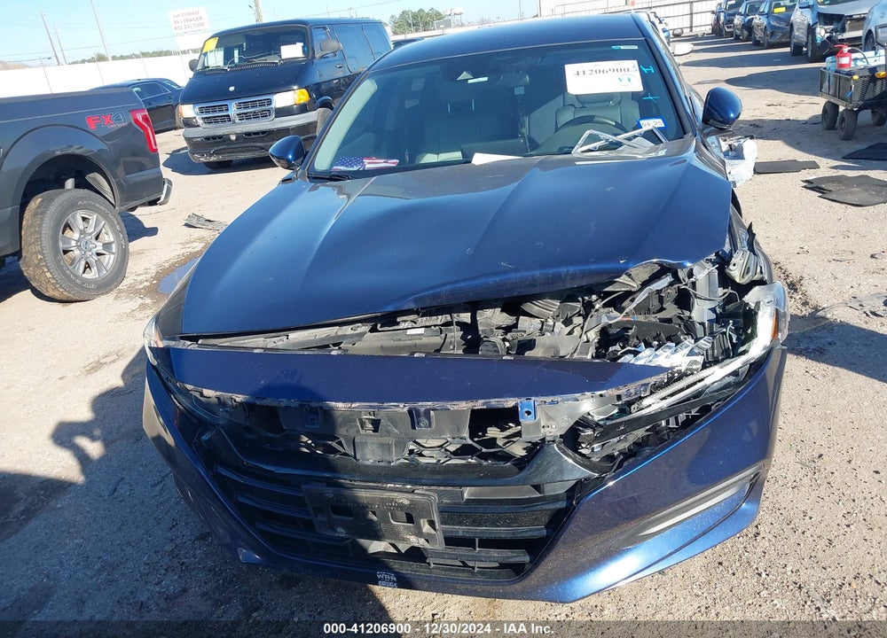 2018 HONDA ACCORD VIN: 1HGCV1F11JA190117