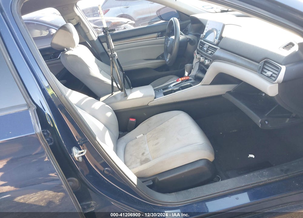 2018 HONDA ACCORD VIN: 1HGCV1F11JA190117