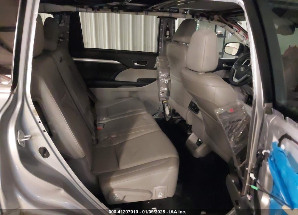 2015 TOYOTA HIGHLANDER XLE V6 VIN: 5TDKKRFH8FS055208
