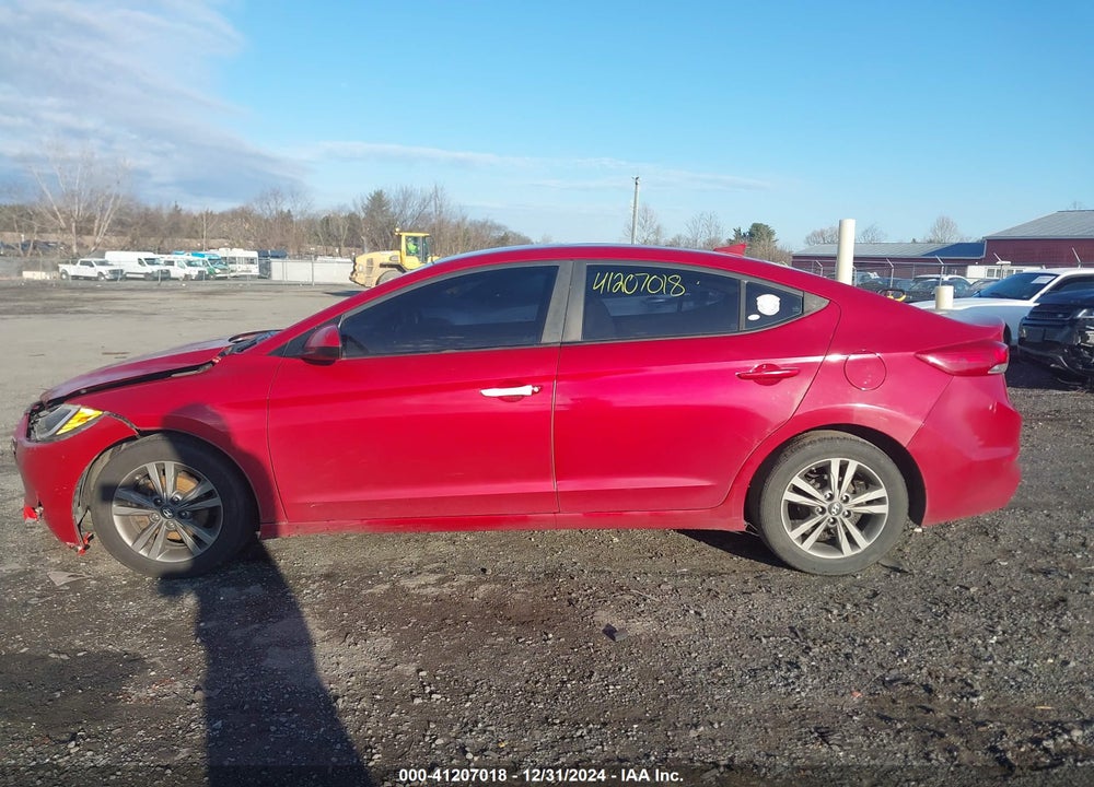 2017 HYUNDAI ELANTRA VIN: 5NPD84LF4HH117130