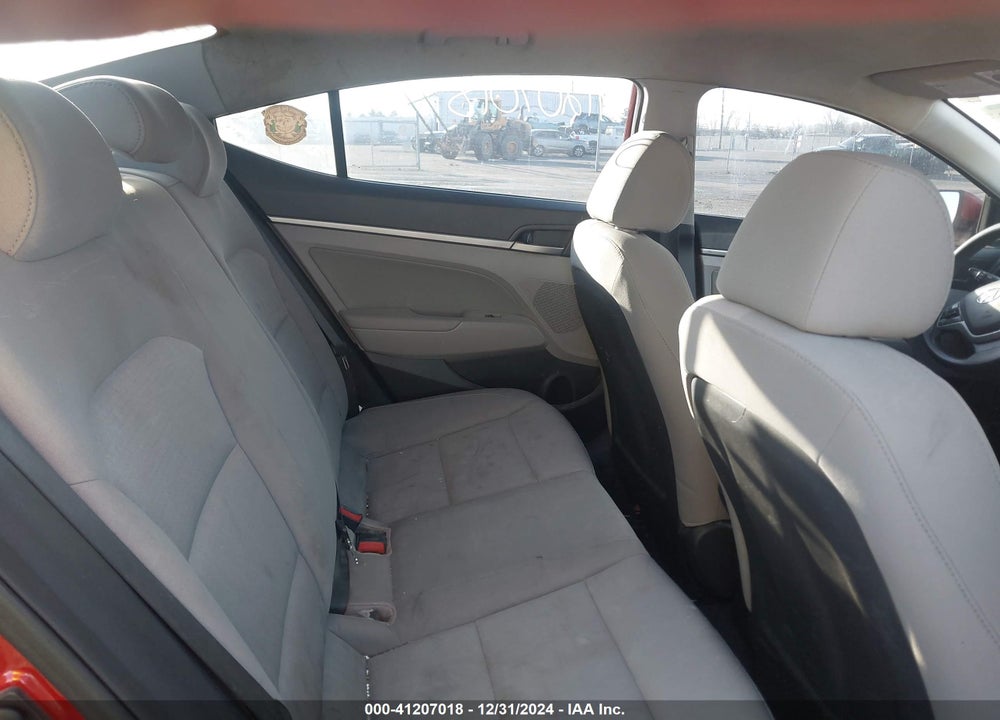 2017 HYUNDAI ELANTRA VIN: 5NPD84LF4HH117130