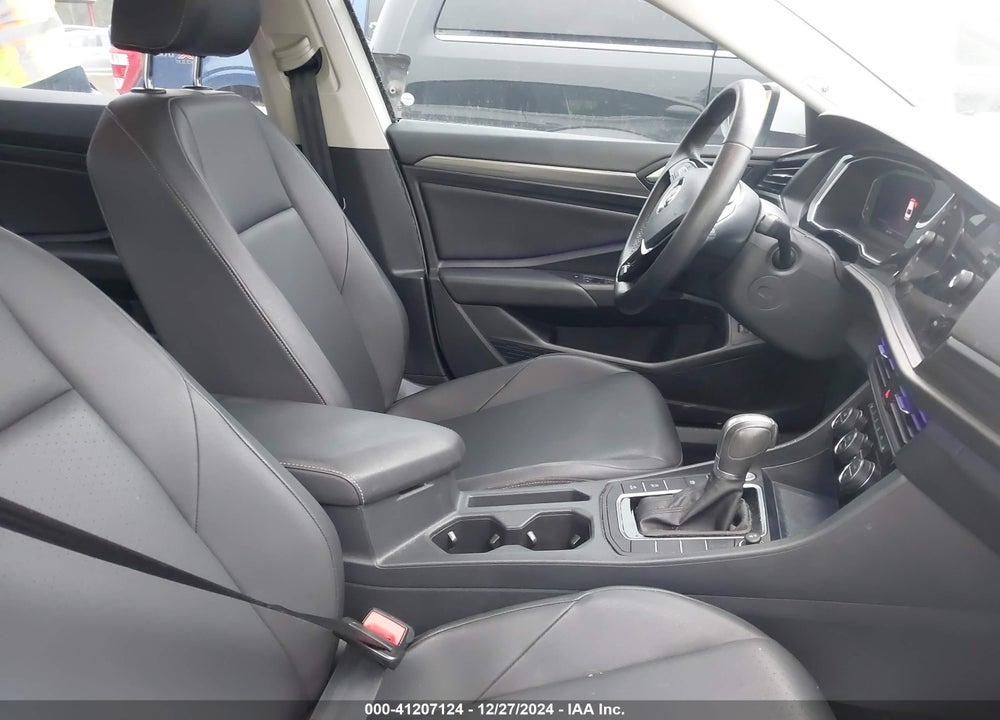 2019 VOLKSWAGEN JETTA 1.4T SEL VIN: 3VWEB7BU2KM199414
