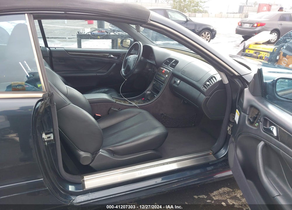 2000 MERCEDES-BENZ CLK 430 VIN: WDBLK70G6YT035213