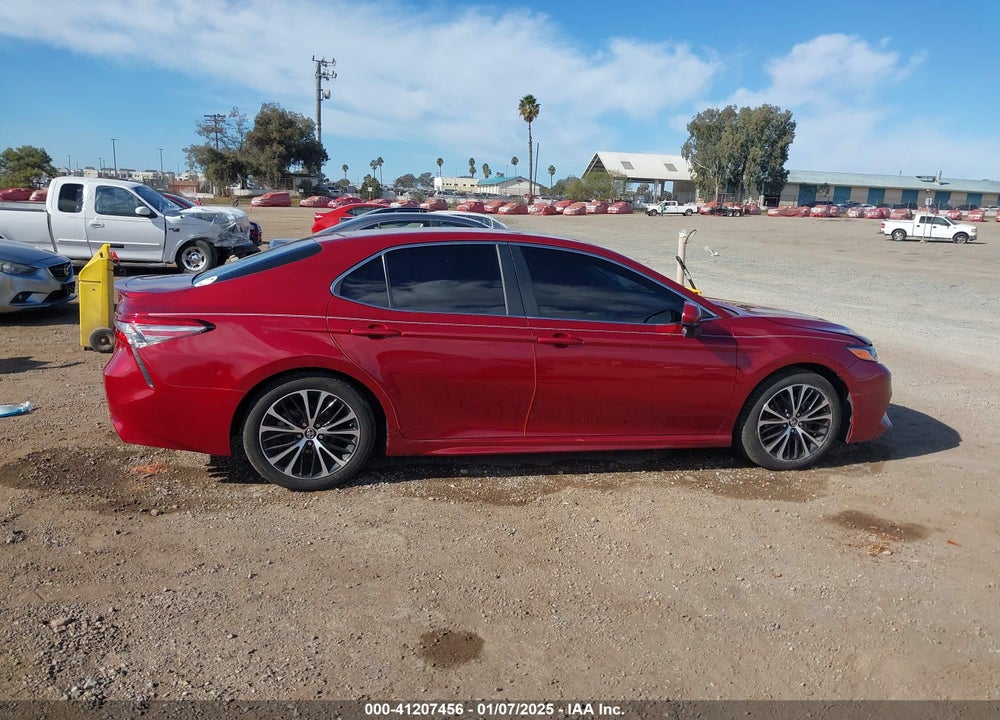 2018 TOYOTA CAMRY SE VIN: 4T1B11HK2JU517050