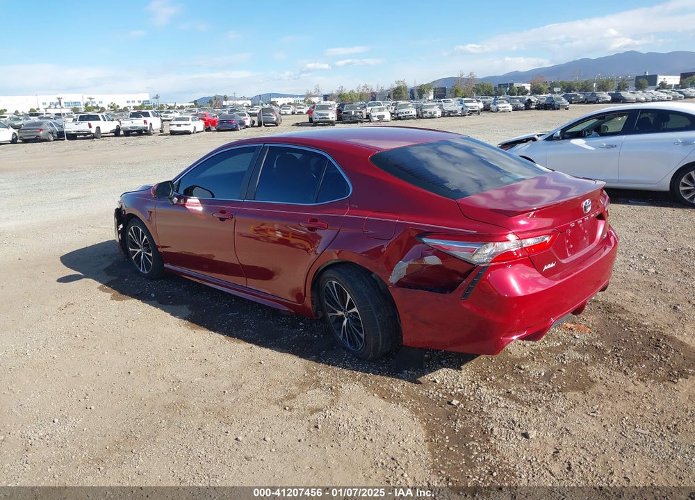 2018 TOYOTA CAMRY SE VIN: 4T1B11HK2JU517050