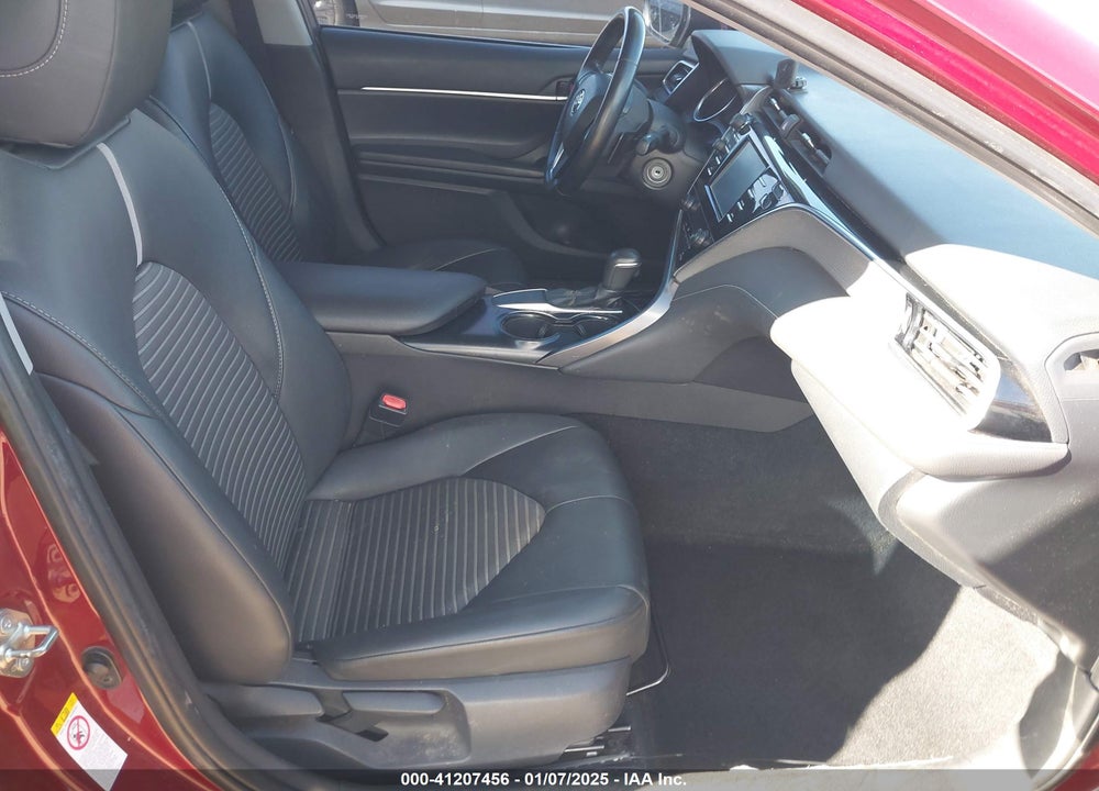 2018 TOYOTA CAMRY SE VIN: 4T1B11HK2JU517050