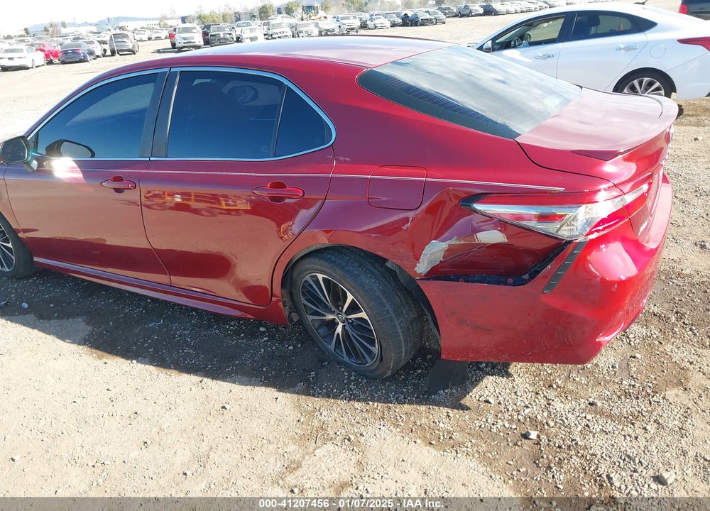 2018 TOYOTA CAMRY SE VIN: 4T1B11HK2JU517050