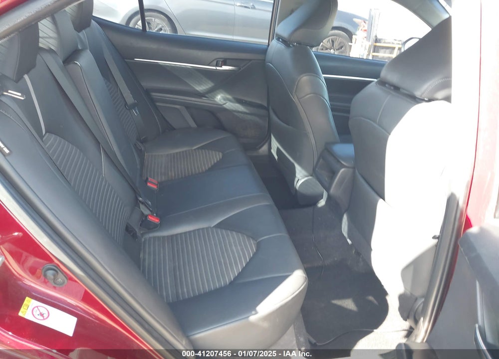 2018 TOYOTA CAMRY SE VIN: 4T1B11HK2JU517050