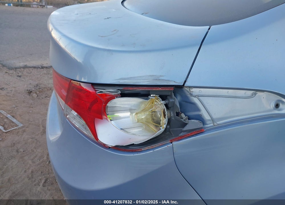 2011 HYUNDAI ELANTRA VIN: KMHDH4AE5BU157557