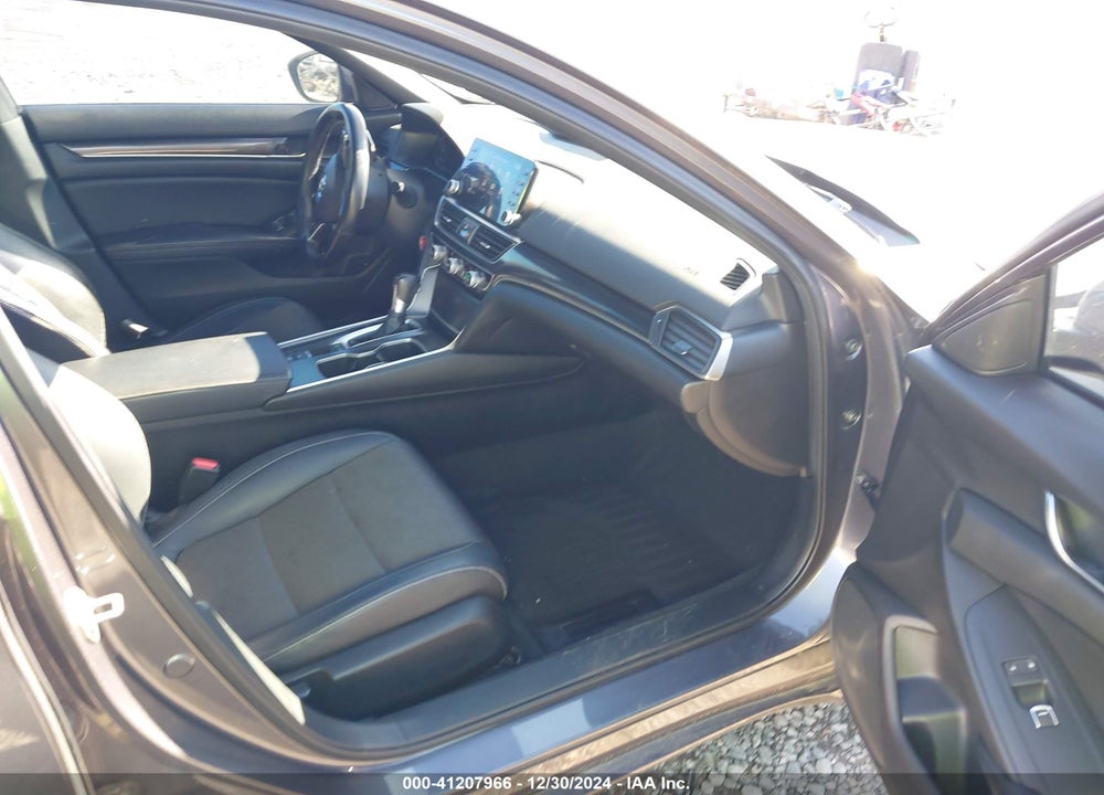 2018 HONDA ACCORD VIN: 1HGCV1F31JA156101