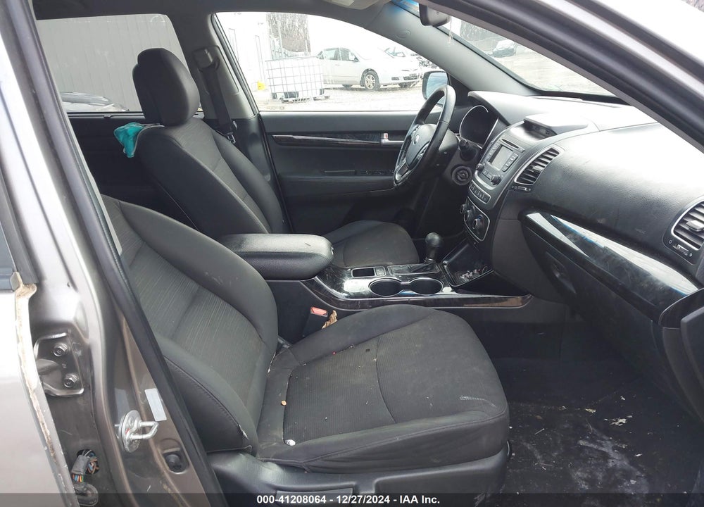 2014 KIA SORENTO LX VIN: 5XYKT3A62EG474361