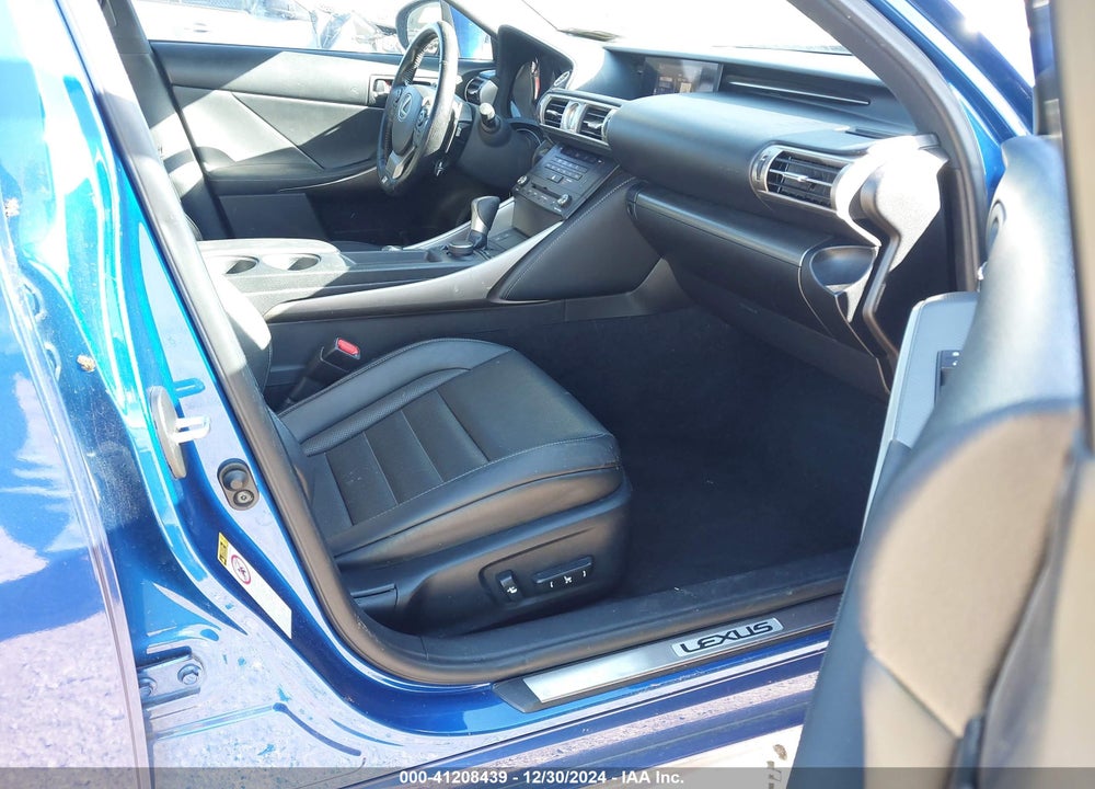 2016 LEXUS IS 200T VIN: JTHBA1D22G5022794