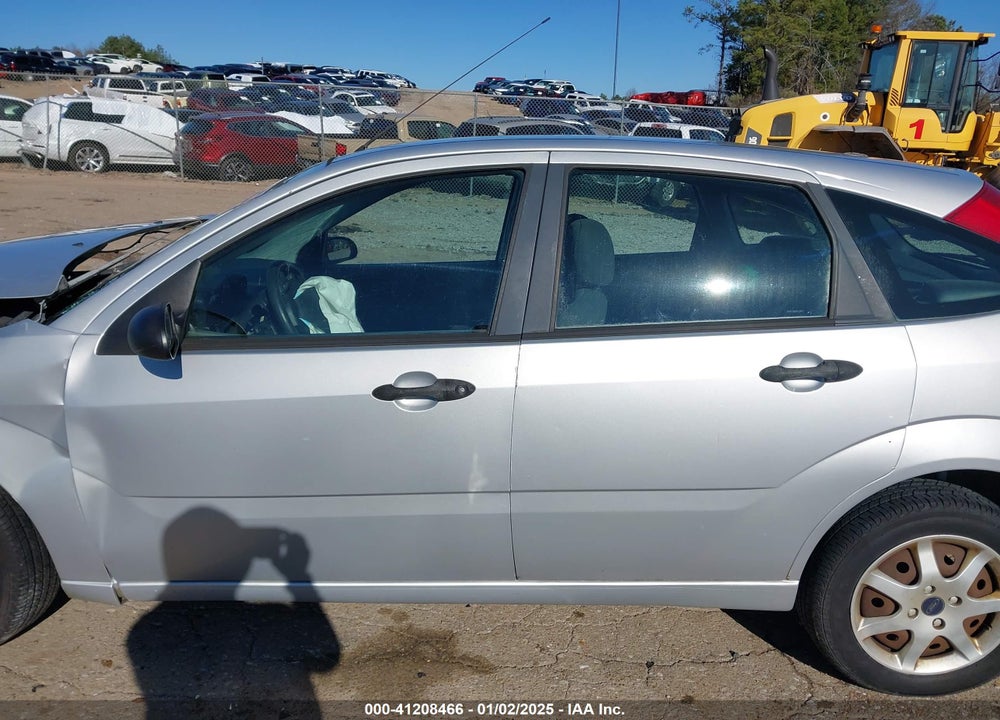 2005 FORD FOCUS ZX5 VIN: 3FAFP37N45R128912