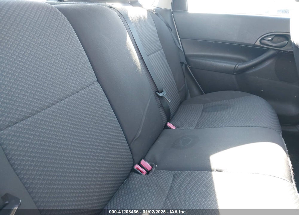 2005 FORD FOCUS ZX5 VIN: 3FAFP37N45R128912