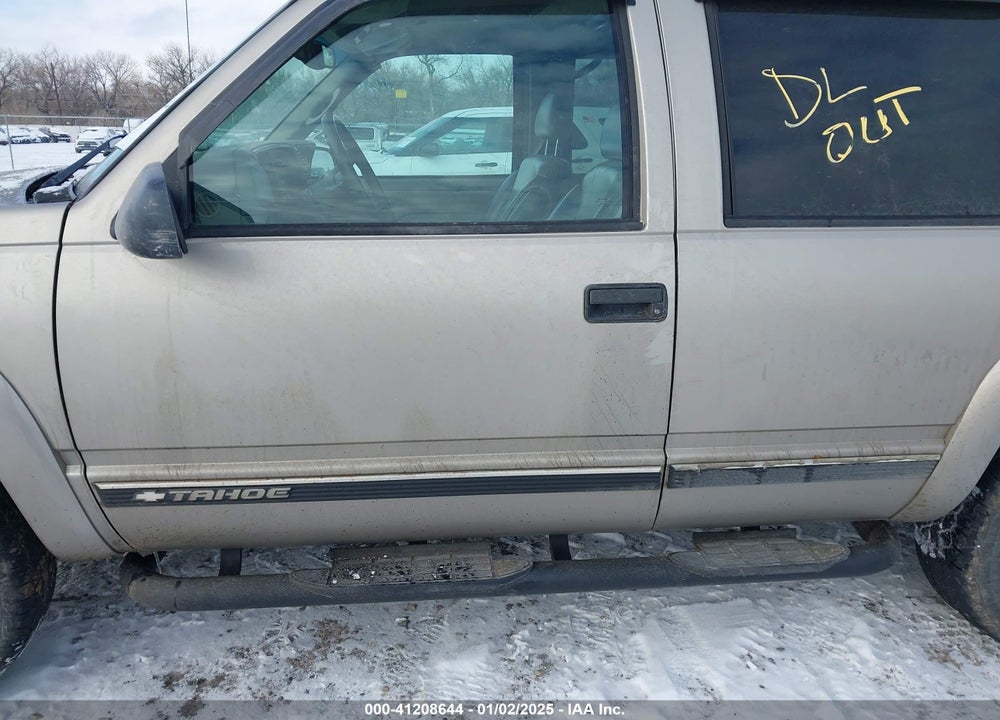 2000 CHEVROLET TAHOE K1500 VIN: 1GNEK13R2YR116525