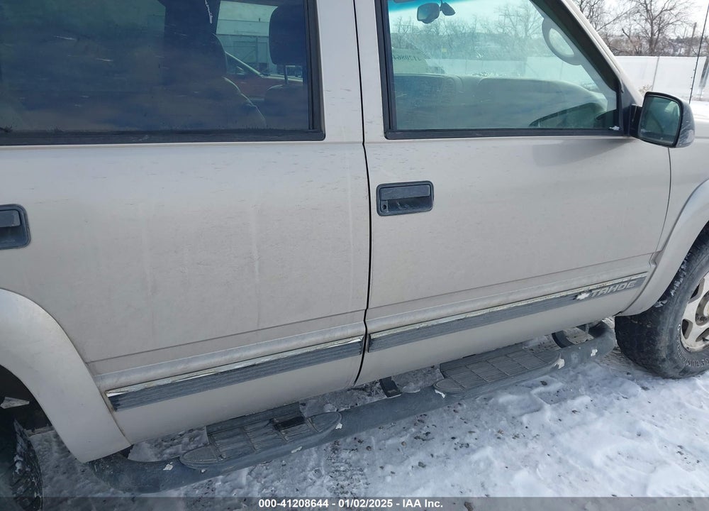 2000 CHEVROLET TAHOE K1500 VIN: 1GNEK13R2YR116525