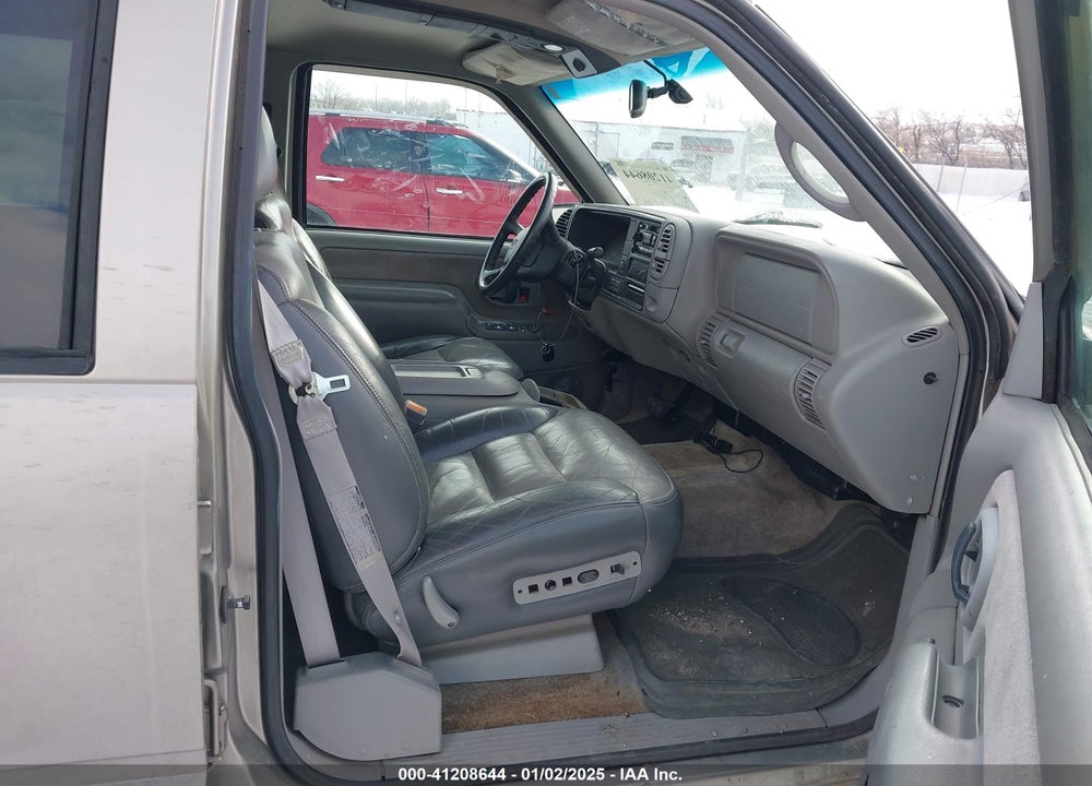 2000 CHEVROLET TAHOE K1500 VIN: 1GNEK13R2YR116525