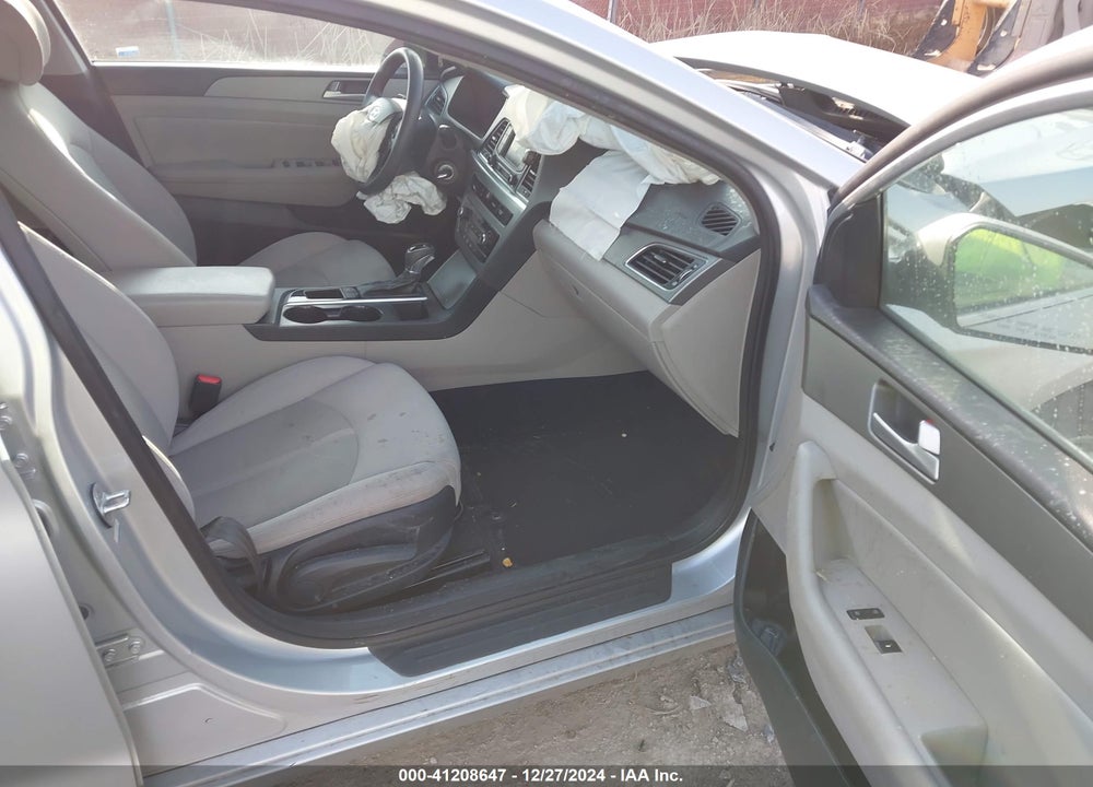 2015 HYUNDAI SONATA VIN: 5NPE24AF1FH206840