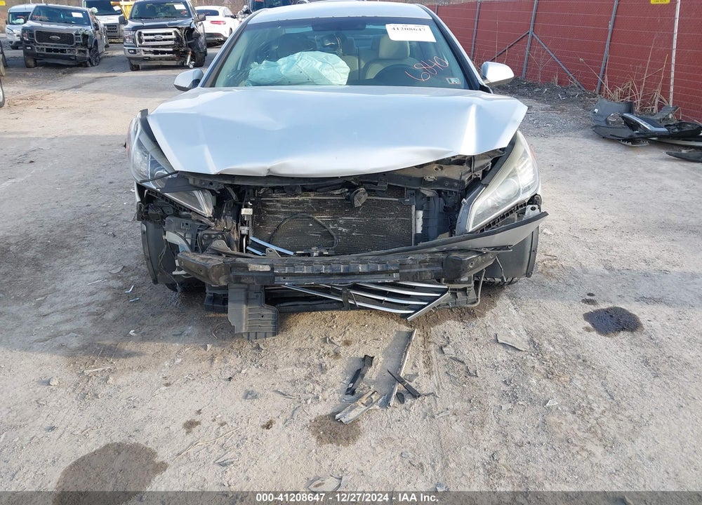 2015 HYUNDAI SONATA VIN: 5NPE24AF1FH206840