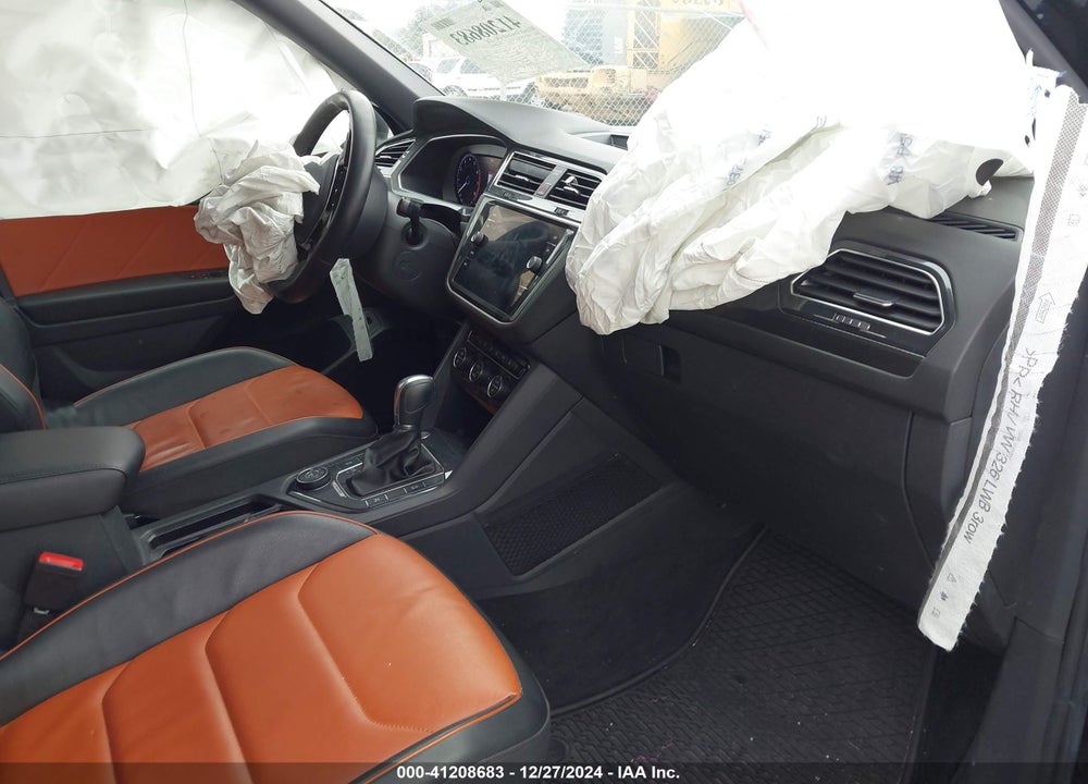 2018 VOLKSWAGEN TIGUAN SEL PREMIUM VIN: 3VV4B7AX1JM187961