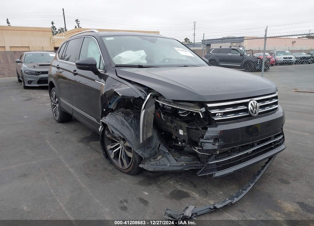 2018 VOLKSWAGEN TIGUAN SEL PREMIUM VIN: 3VV4B7AX1JM187961