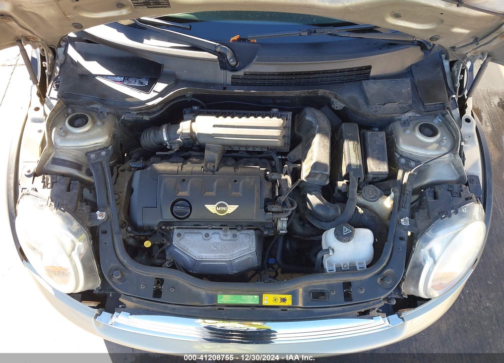 2011 MINI COOPER VIN: WMWSU3C56BT096897