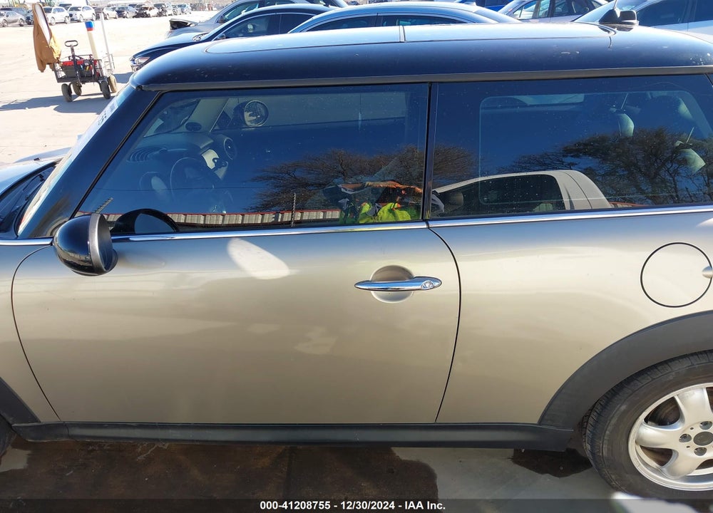 2011 MINI COOPER VIN: WMWSU3C56BT096897
