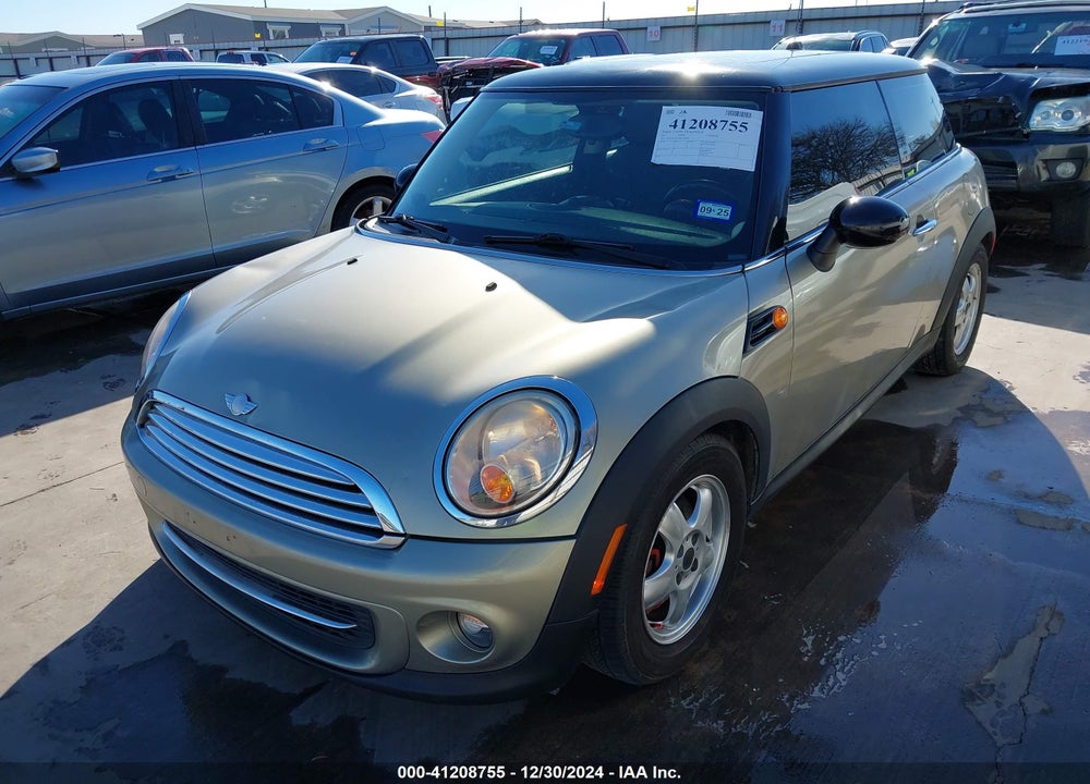2011 MINI COOPER VIN: WMWSU3C56BT096897