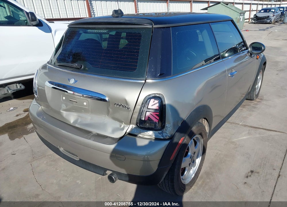 2011 MINI COOPER VIN: WMWSU3C56BT096897