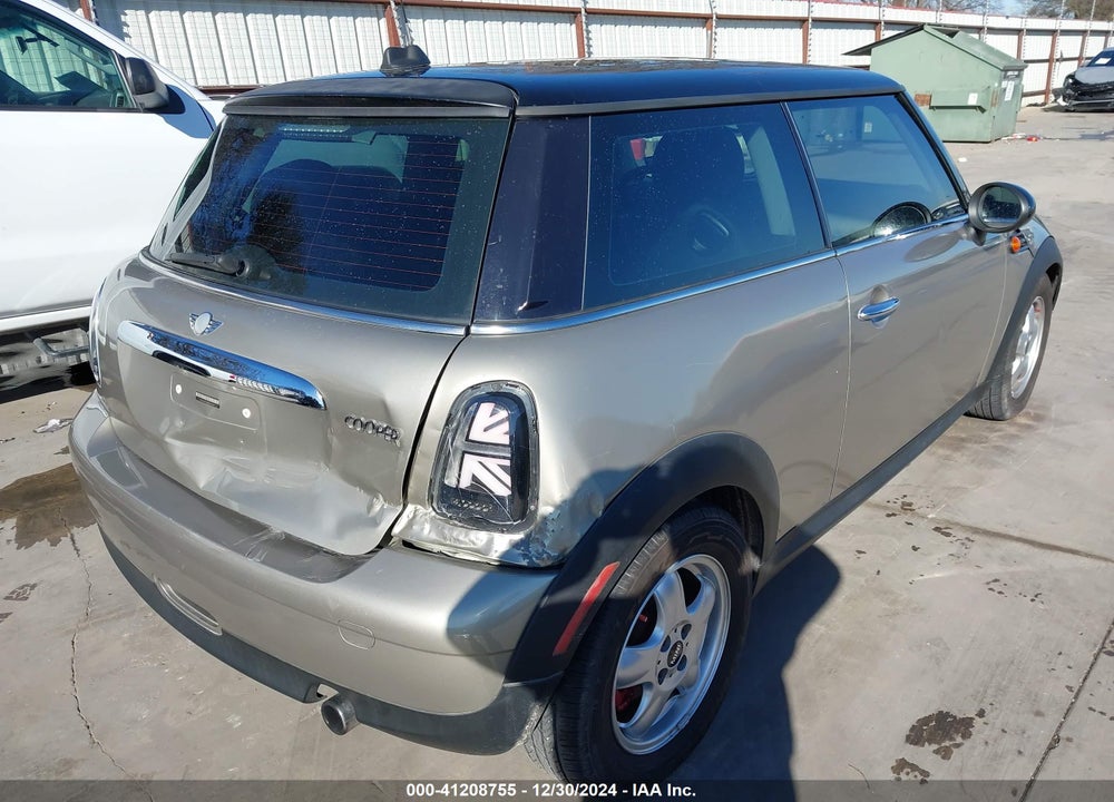 2011 MINI COOPER VIN: WMWSU3C56BT096897