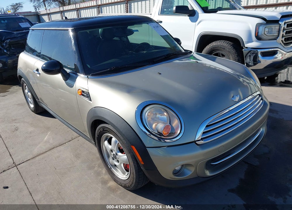 2011 MINI COOPER VIN: WMWSU3C56BT096897