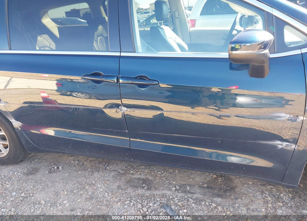 2023 CHRYSLER PACIFICA TOURING L VIN: 2C4RC1BG5PR621572