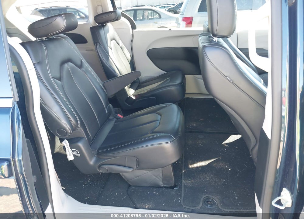 2023 CHRYSLER PACIFICA TOURING L VIN: 2C4RC1BG5PR621572
