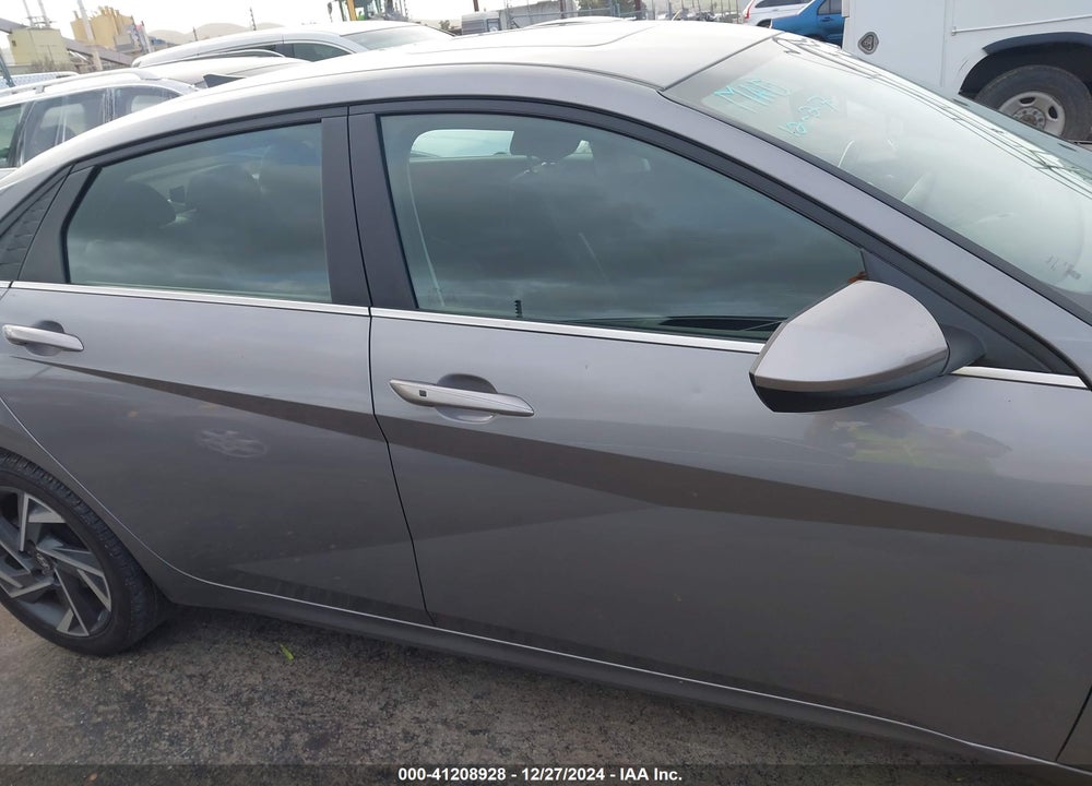 2024 HYUNDAI ELANTRA VIN: KMHLS4DG8RU673139