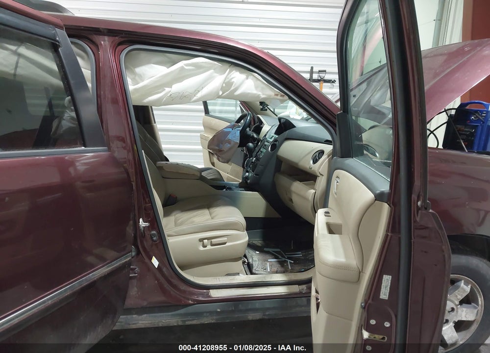 2011 HONDA PILOT TOURING VIN: 5FNYF4H94BB074604