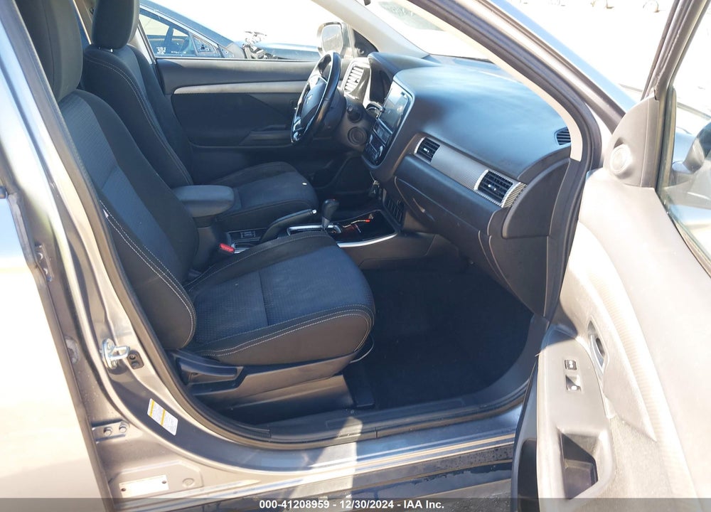 2017 MITSUBISHI OUTLANDER VIN: JA4AD3A37HZ014143