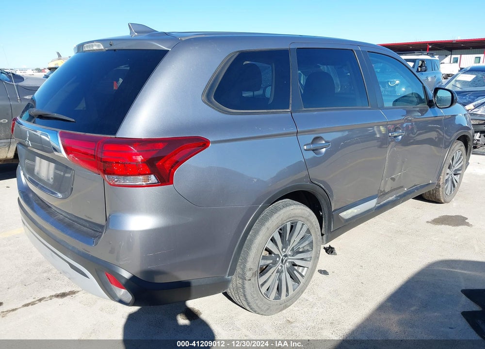 2020 MITSUBISHI OUTLANDER ES VIN: JA4AD2A38LZ018396